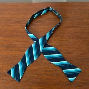 Silk bow tie. 100% silk